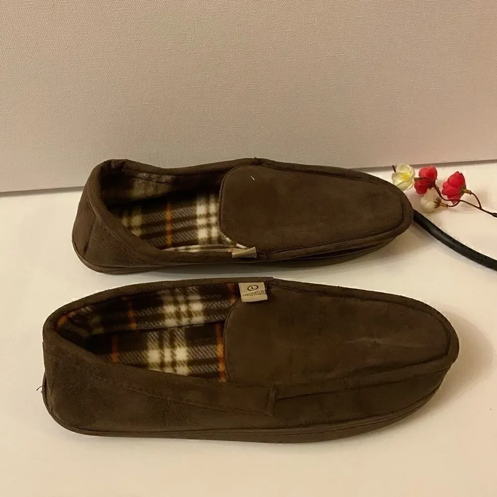 🎉Unbranded  Moccasin Slippers Brown Size: large💥